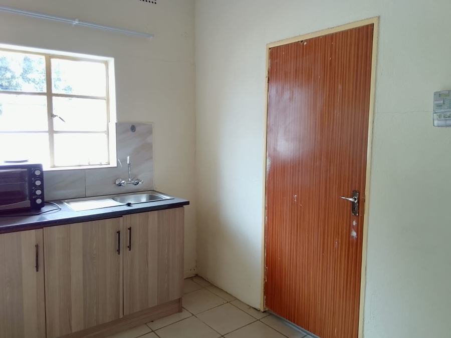 To Let 1 Bedroom Property for Rent in Oos Einde North West
